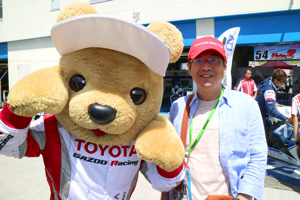 トヨタ くま吉 HONDAracingキャップの男性と@ スーパーフォーミュラ 2015年 第5戦 オートポリス