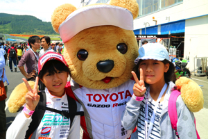 トヨタ くま吉 レーシングスーツの姉妹と@ スーパーフォーミュラ 2015年 第5戦 オートポリス