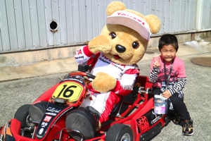 トヨタ くま吉 レーシングカートと男の子と@ スーパーフォーミュラ 2015年 第5戦 オートポリス