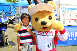 トヨタ くま吉 ポロシャツの少年と@ スーパーフォーミュラ 2015年 第5戦 オートポリス