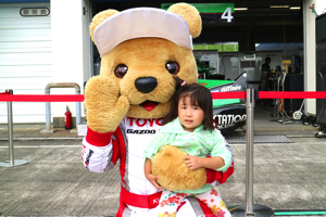 トヨタ くま吉 花柄タイツの女の子と@ スーパーフォーミュラ 2015年 第5戦 オートポリス