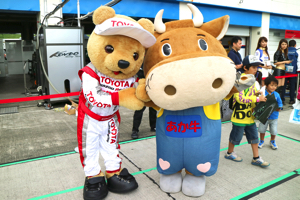 トヨタ くま吉 あか牛と@ スーパーフォーミュラ 2015年 第5戦 オートポリス