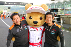 トヨタ くま吉 INGINGのスタッフと@ スーパーフォーミュラ 2015年 第5戦 オートポリス
