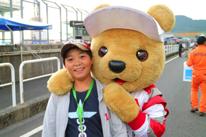 トヨタ くま吉 緑のネックストラップの男の子と@ スーパーフォーミュラ 2015年 第5戦 オートポリス