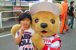 トヨタ くま吉 白Tの女の子と@ スーパーフォーミュラ 2015年 第5戦 オートポリス