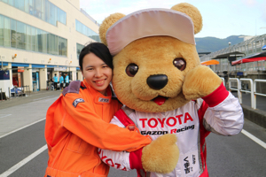 トヨタ くま吉 オレンジつなぎの女性と@ スーパーフォーミュラ 2015年 第5戦 オートポリス
