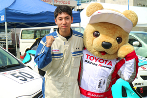 トヨタ くま吉 vitsレースのメカニックと@ スーパーフォーミュラ 2015年 第5戦 オートポリス