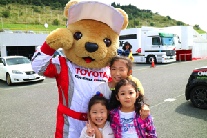 トヨタ くま吉 姉妹3人組みと@ スーパーフォーミュラ 2015年 第5戦 オートポリス