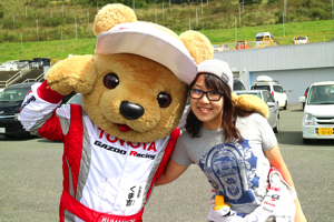 トヨタ くま吉 ジュークボックスTの女性と@ スーパーフォーミュラ 2015年 第5戦 オートポリス