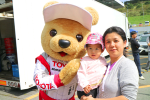 トヨタ くま吉 ピンクチェック帽子の親子と@ スーパーフォーミュラ 2015年 第5戦 オートポリス