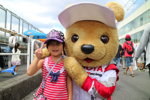 トヨタ くま吉 GIRLYキャップの女の子と@ スーパーフォーミュラ 2015年 第5戦 オートポリス
