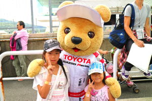 トヨタ くま吉 LOVEキャップの姉妹と@ スーパーフォーミュラ 2015年 第5戦 オートポリス