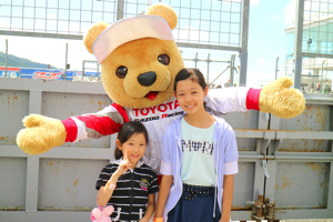 トヨタ くま吉 青白ボーダー柄パーカの姉妹と@ スーパーフォーミュラ 2015年 第5戦 オートポリス