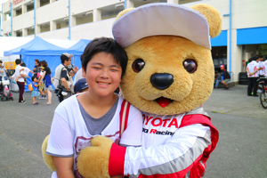 トヨタ くま吉 赤白カバンの少年と@ スーパーフォーミュラ 2015年 第5戦 オートポリス