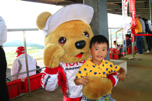 トヨタ くま吉 黄色青水玉模様の男の子と@ スーパーフォーミュラ 2015年 第5戦 オートポリス