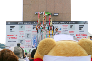 トヨタ くま吉 表彰式@ スーパーフォーミュラ 2015年 第5戦 オートポリス