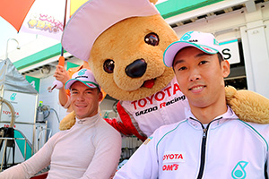 トヨタ くま吉 TOM'Sのドライバー2人と@ スーパーフォーミュラ 2015年 第6戦 SUGO