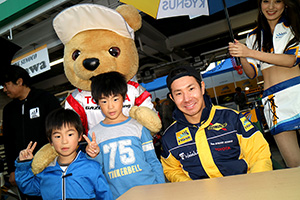 トヨタ くま吉 可夢偉選手とティンカーベル兄弟と@ スーパーフォーミュラ 2015年 第6戦 SUGO