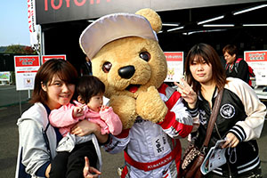 トヨタ くま吉 豹柄の斜めがけの3人姉妹と@ スーパーフォーミュラ 2015年 第6戦 SUGO