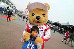 トヨタ くま吉 コチラレーシングゼッケンの少年と@ スーパーフォーミュラ 2015年 第7戦（最終戦）鈴鹿
