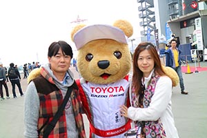 トヨタ くま吉 グレーパーカの夫婦と@ スーパーフォーミュラ 2015年 第7戦（最終戦）鈴鹿