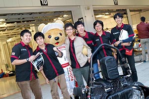 トヨタ くま吉 学生フォーミュラチーム6人と@ スーパーフォーミュラ 2015年 第7戦（最終戦）鈴鹿