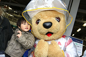 トヨタ くま吉 カーキ色ジャケットの男の子と@ スーパーフォーミュラ 2015年 第7戦（最終戦）鈴鹿