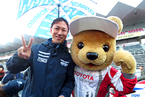 トヨタ くま吉とDENSOチームの石浦選手