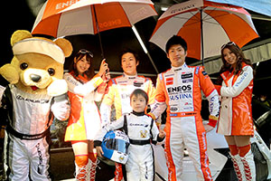 レクサス くま吉 LEXUS TEAM LeMans ENEOSのドライバーとコンパニオンとレクサススーツの男の子と@ TGRP 横浜