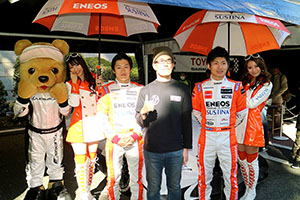 レクサス くま吉 LEXUS TEAM LeMans ENEOSのドライバーとコンパニオンと86TRDのTシャツの男性と@ TGRP 横浜