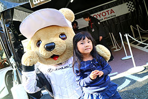 レクサス くま吉 デニムスカートの女の子と@ TGRP 横浜