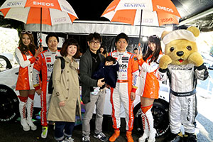 レクサス くま吉 LEXUS TEAM LeMans ENEOSのドライバーとコンパニオンとNew Balanceの3人家族と@ TGRP 横浜