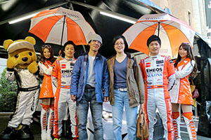 レクサス くま吉 LEXUS TEAM LeMans ENEOSのドライバーとコンパニオンと白い眼鏡の夫婦と@ TGRP 横浜