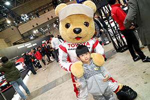 トヨタ くま吉 STAR WARSパーカの少年と@ 東京オートサロン2016
