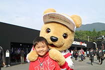 トヨタ くま吉 赤NIKEパーカの少年と@ WEC 2015年 第6戦 富士6時間レース