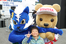 トヨタ くま吉 チェカと模様入りフリースの少年と@ WEC 2015年 第6戦 富士6時間レース
