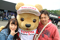 トヨタ くま吉 赤パーカの夫婦と@ WEC 2015年 第6戦 富士6時間レース