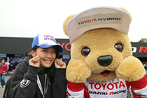 トヨタ くま吉 FSWパスケースの女性と@ WEC 2015年 第6戦 富士6時間レース