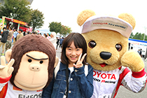 トヨタ くま吉 エネごりくんとデニムシャツの女の子と@ WEC 2015年 第6戦 富士6時間レース