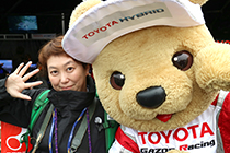 トヨタ くま吉 緑リュックの女性と@ WEC 2015年 第6戦 富士6時間レース