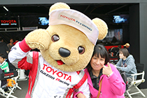 トヨタ くま吉 ピンクフリースの女性と@ WEC 2015年 第6戦 富士6時間レース