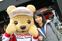 トヨタ くま吉 青ニットの女性と@ WEC 2015年 第6戦 富士6時間レース