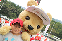 トヨタ くま吉 赤アディダスキャップの少年と@ WEC 2015年 第6戦 富士6時間レース