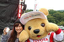 トヨタ くま吉 黒ニット帽の女性と@ WEC 2015年 第6戦 富士6時間レース