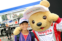 トヨタ くま吉 パープルパーカの少年と@ WEC 2015年 第6戦 富士6時間レース