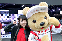 トヨタ くま吉 赤いインナーの女性と@ WEC 2015年 第6戦 富士6時間レース