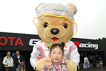 トヨタ くま吉 お団子ヘアの女の子と@ WEC 2015年 第6戦 富士6時間レース