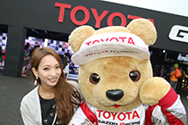 トヨタ くま吉 グレーのカーディガンの女性と@ WEC 2015年 第6戦 富士6時間レース