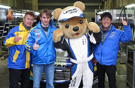 LEXUS TEAM WedsSport BANDOHのメンバーとレクサス くま吉