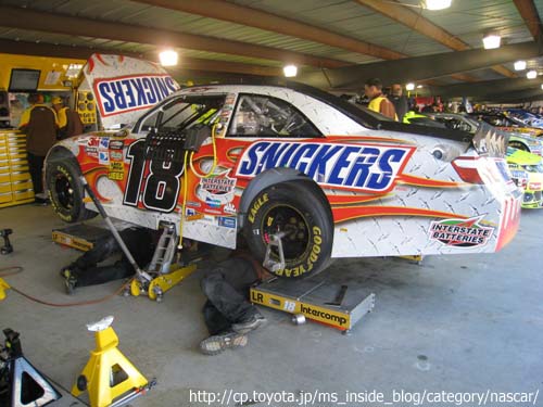 #18 Snickers Toyota